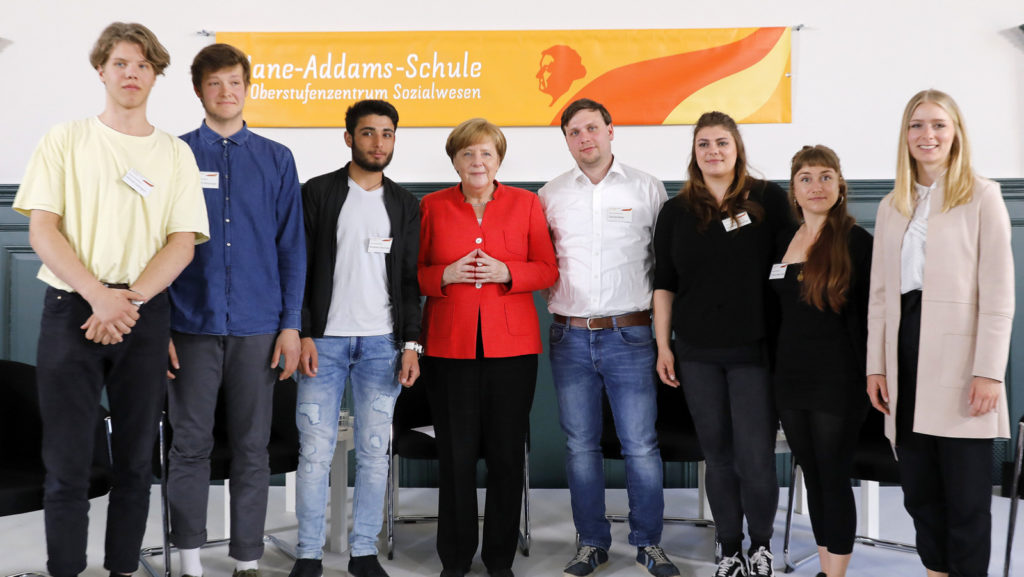 bundeskanzlerin besucht erzieherschule